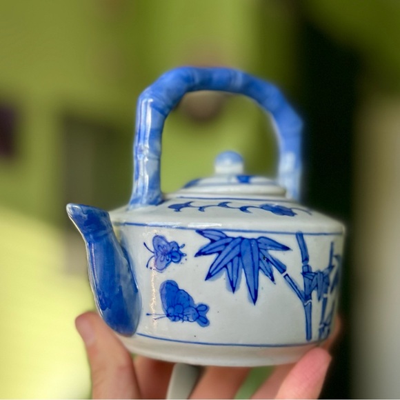 VTG Floral Blue Oriental Butterfly Bamboo Handle Tea Kettle Porcelain Teapot - Picture 5 of 12